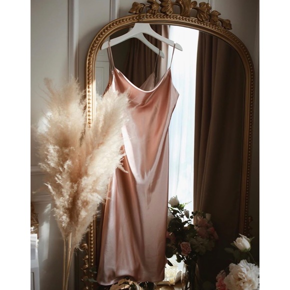 🆕 NEW ARRIVAL🆕🌿JOA satin cowl neck slip dress🌿 - Picture 3 of 5